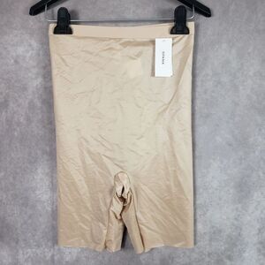 Spanx Shapewear Women's M Thinstincts 2.0 High Waisted Midthigh Short Beige